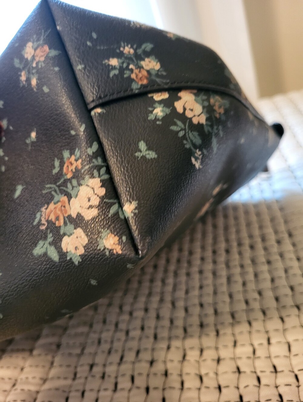Coach Gallery Large Tote With Rose Bouqet Print - Picture 13 of 14